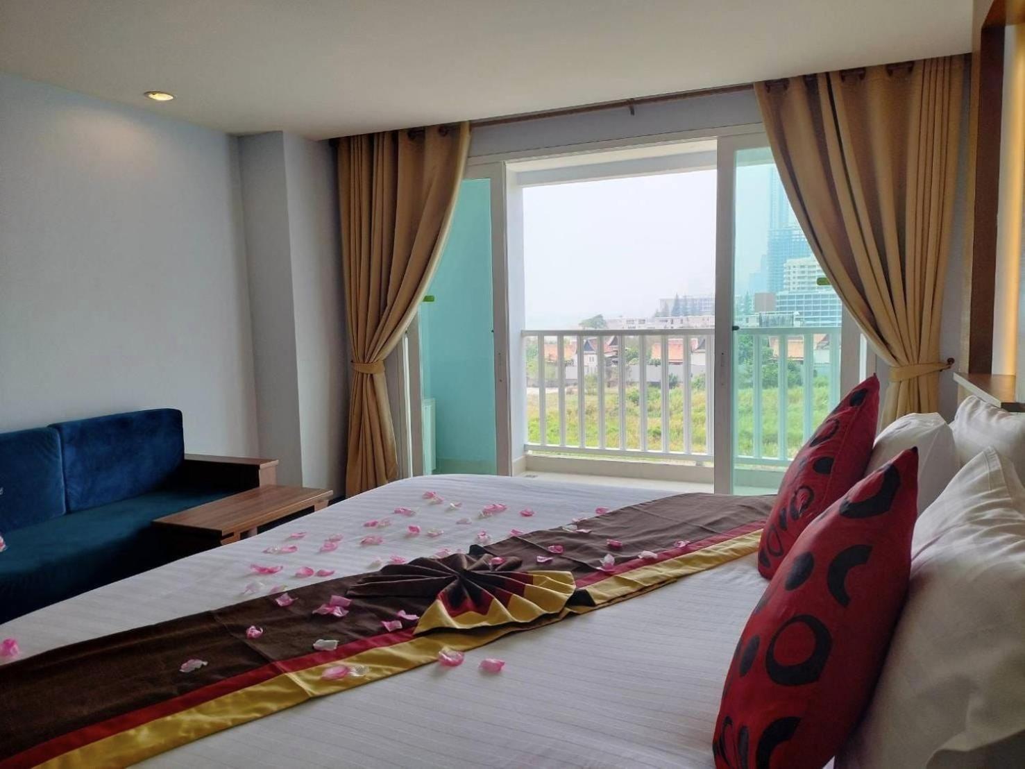 Saisawan Beach Luxury Hotel Na Chom Thian Exterior foto